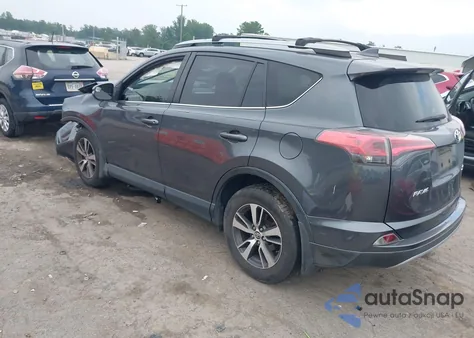 2017 Toyota Rav4 Xle z USA, uszkodzony, nr VIN JTMWFREV7HD094917